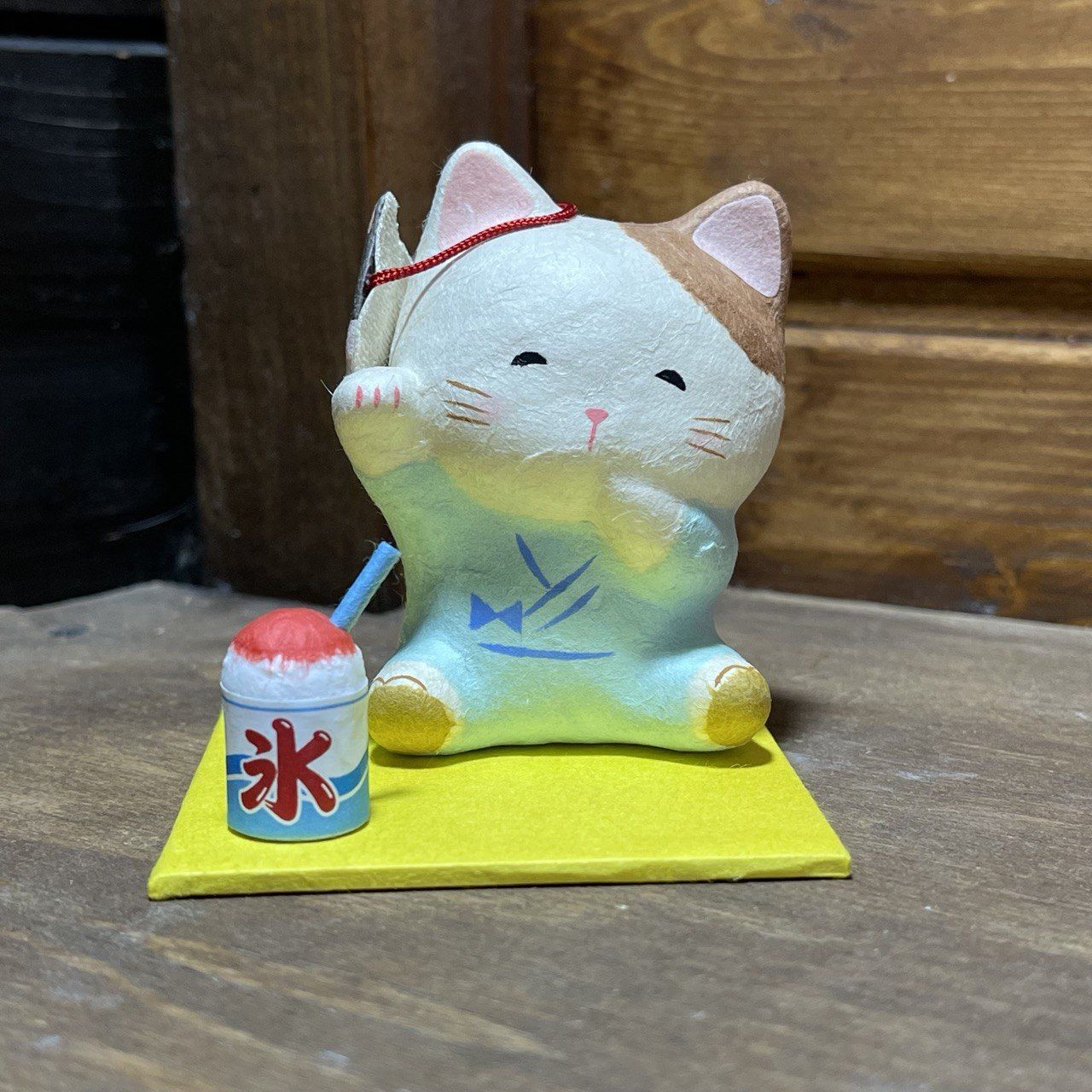 Cucciolo Maneki Neko con Abiti Estivi
