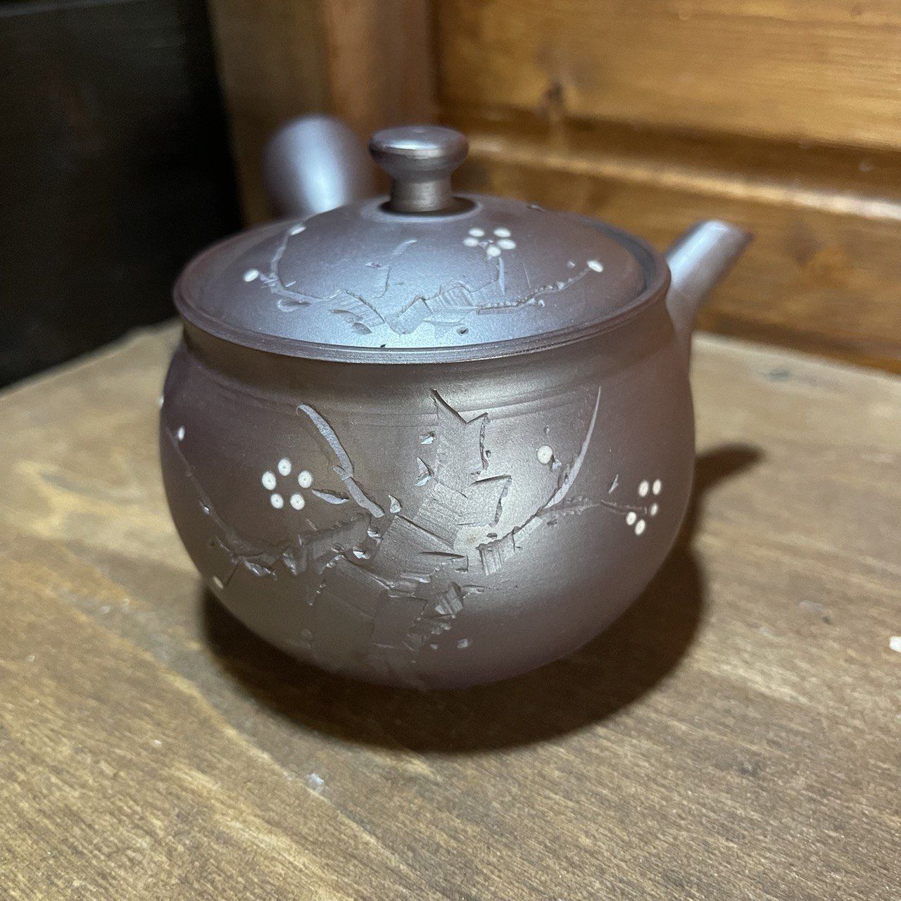 KYUSU IN CERAMICA CON FIORI DI PRUGNO