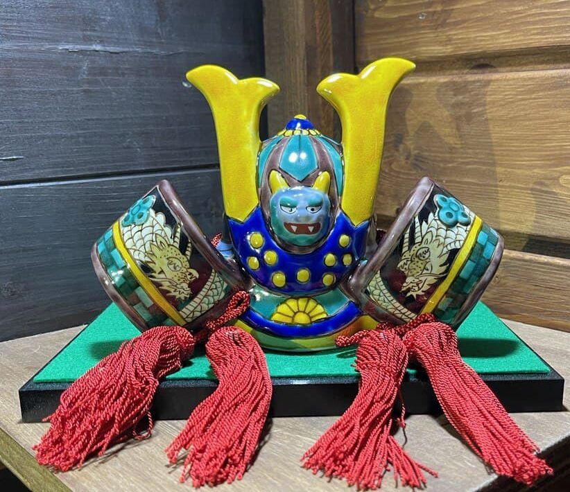 ELMO ORNAMENTALE IN STILE KUTANI